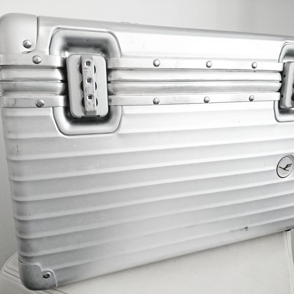 RIMOWA + LUFTHANSA + LEICA - Picture 3 of 16